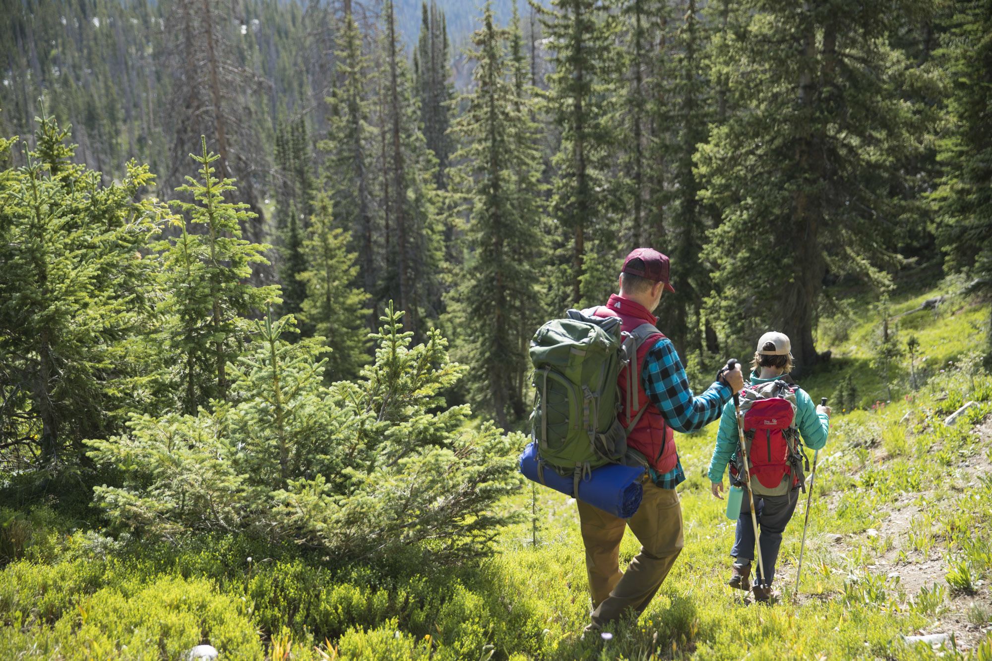 The Athleisure Set I’d Buy If I Ever Actually Went Hiking