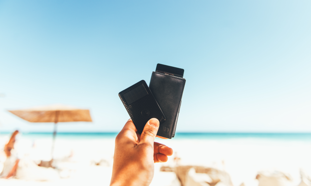 Why The Summer Is The Best Time To Switch To An Ekster Wallet