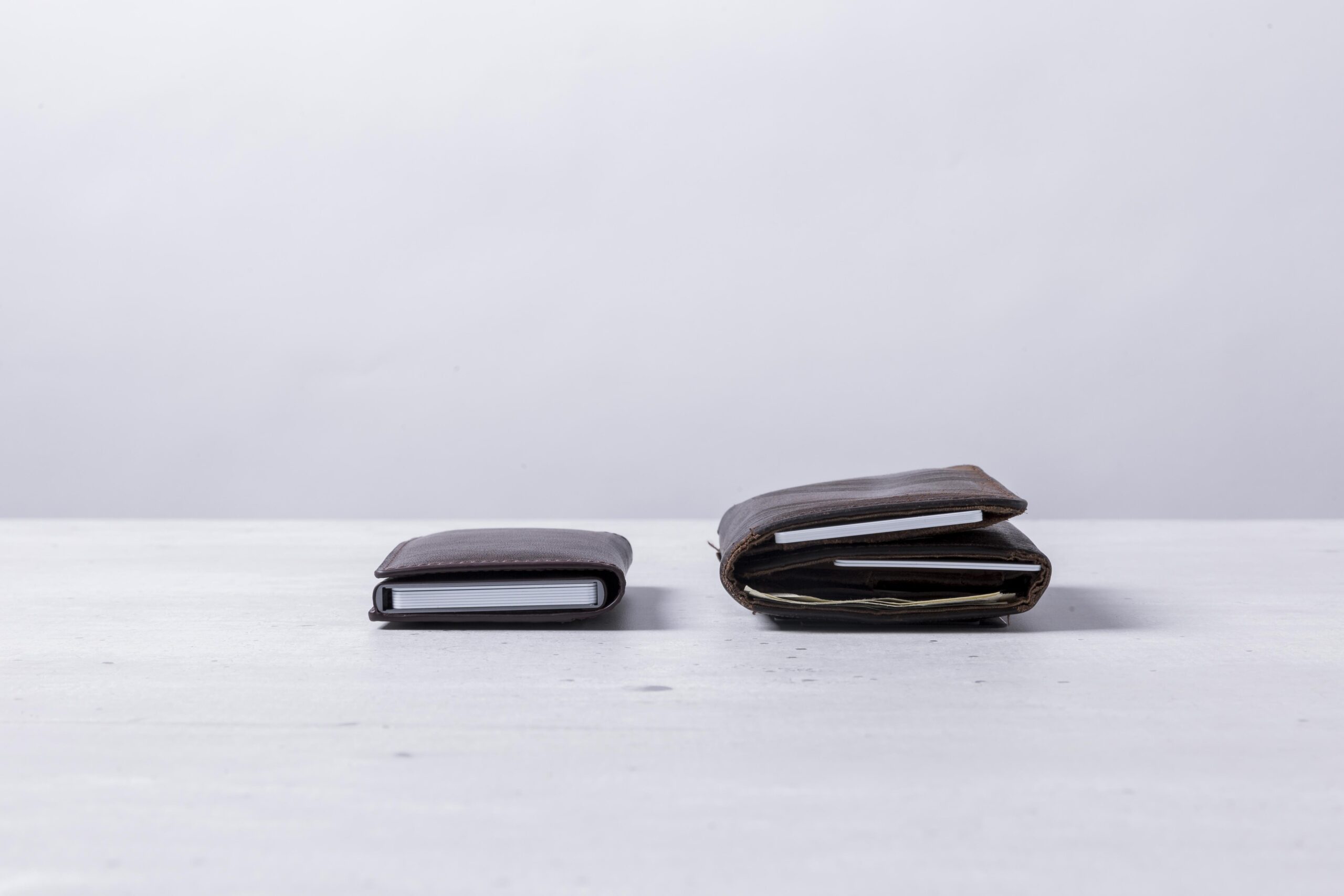 Ekster Vs. The Bifold Wallet – Where To Put Your Money