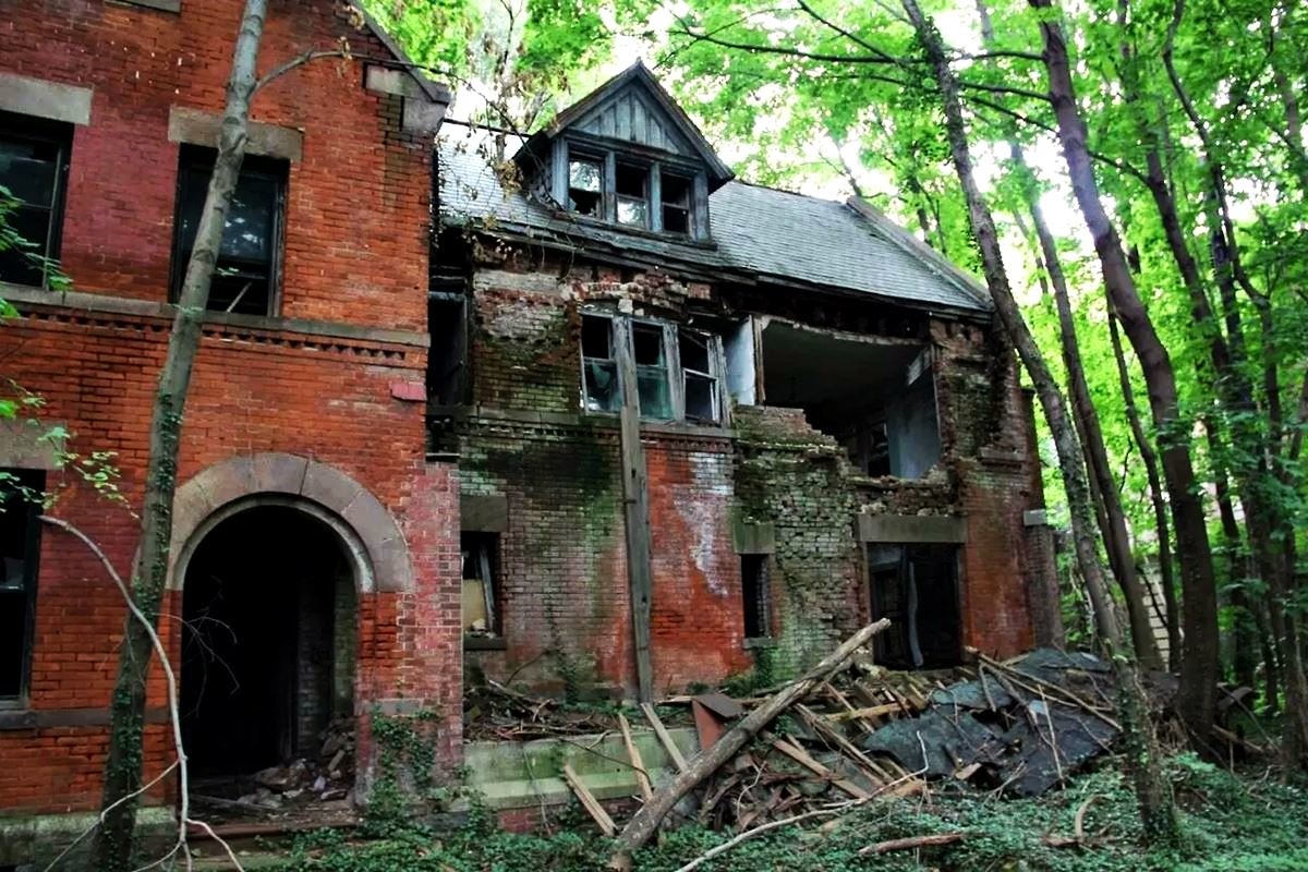 11 Creepy Abandoned Places in NYC